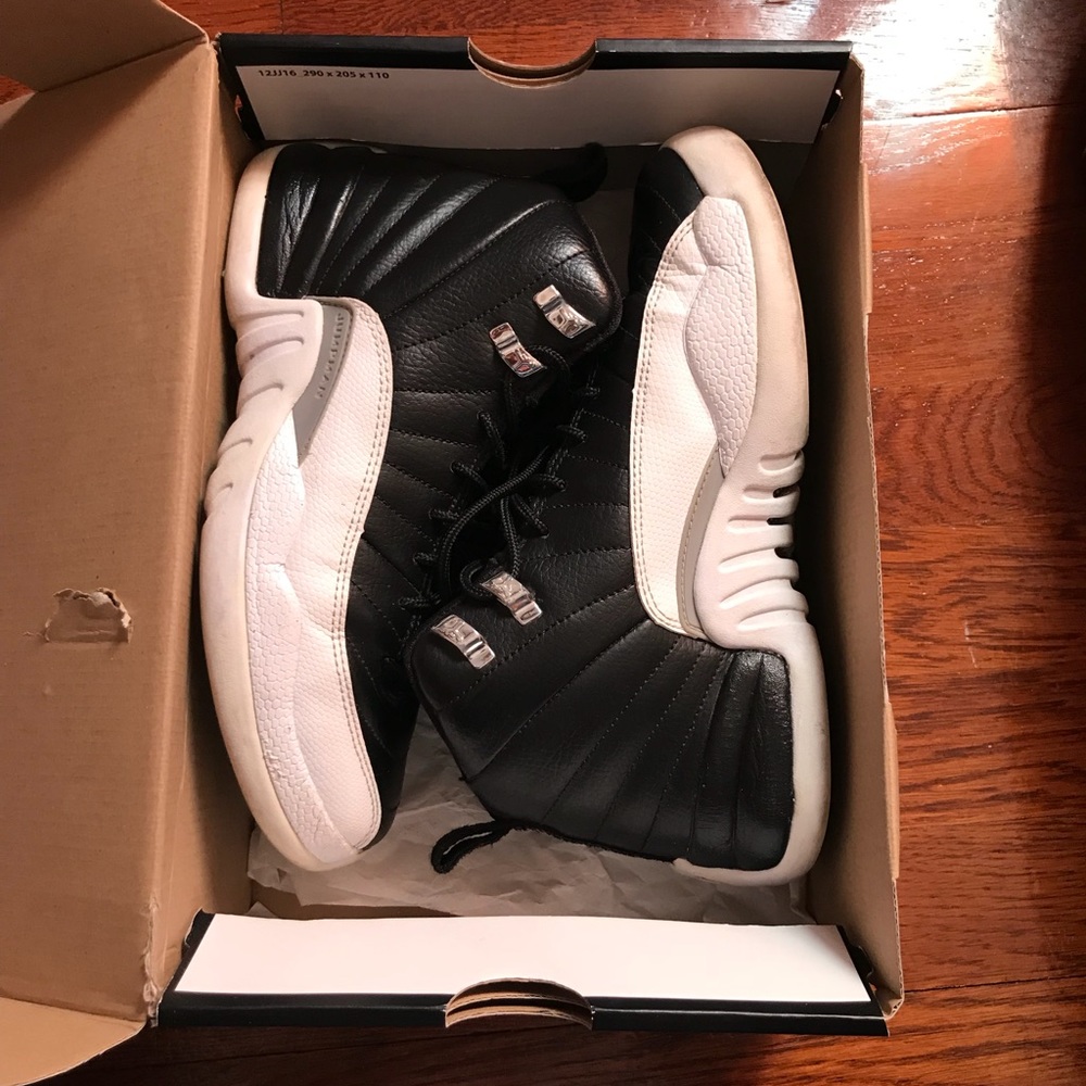 Jordan Playoff 12s 🖤❤️